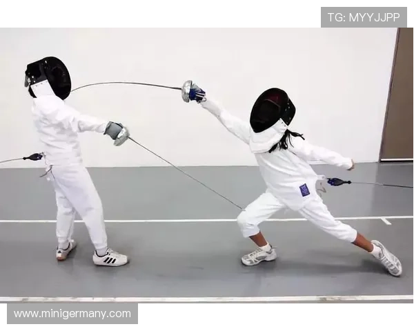 击剑基础入门教程：从基础动作到实战技巧全方位解析